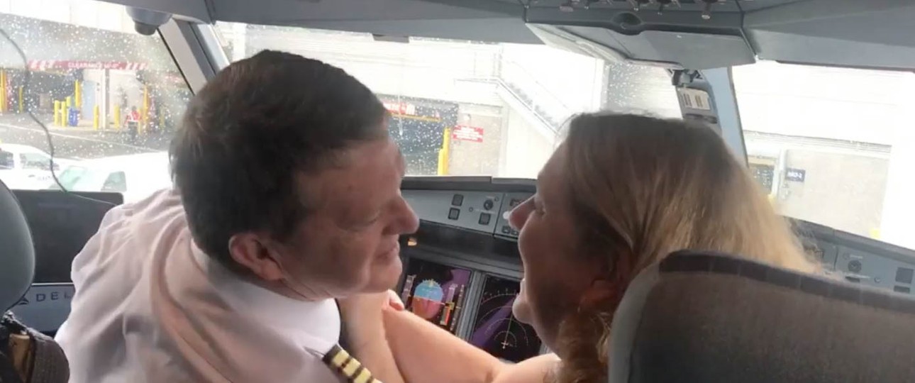 Margrit und Joe Fahan im Cockpit eines A330 von Delta: Die letzten Flüge sind sie gemeinsam geflogen.
