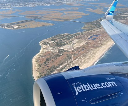 Blick aus dem Fenster eines Airbus A321 LR von Jetblue: Bald auch ab Genf unterwegs?