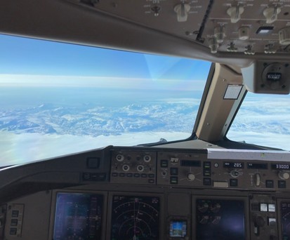 Cockpit einer Boeing 777: Wer hier Platz nehmen will, kann in der Schweiz finanzielle Unterstützung beantragen.
