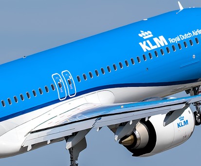 Das Flugzeug, das gerade noch die Kennung D-AXXQ trägt, ist erstmals abgehoben.