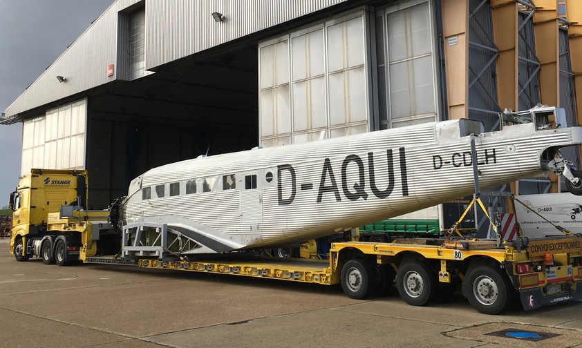 Die D-AQUI vor dem Lager in Bremen: Einlagerung statt Rundflüge.