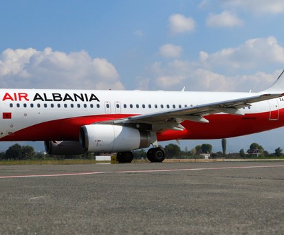 Ein Airbus A320 von Air Albania (Archivbild): Die Fluglinie nutzt bald auch eine Boeing 737.
