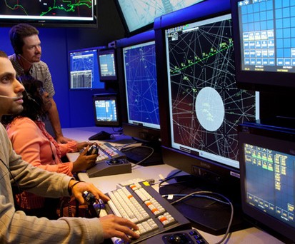 In den Testräumen der FAA probiert man sich an der neuen Technik.