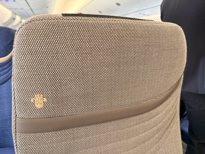 Danach folgen drei Reihen Economy Plus - also 18 Sitze. 