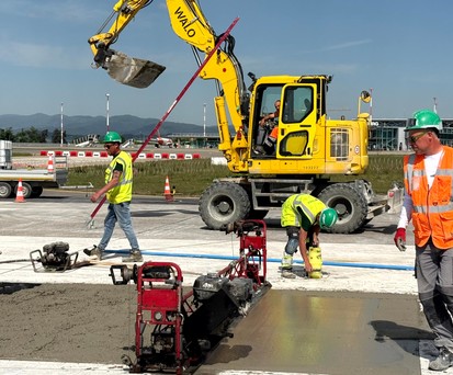 Es wird gearbeitet am FLughafen Basel/Mulhouse. 
