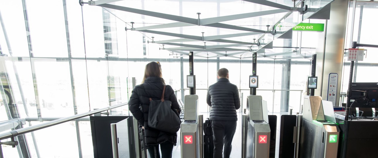 Passagiere in Heathrow: Vieles funktioniert nur mit EU-Zubehör.