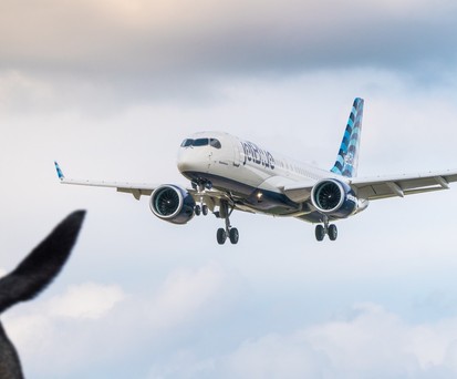 jetblue airbus a220 300 hund 04