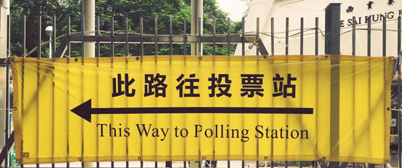 Wahllokal in Hongkong: Auch Firmen - selbst solche aus dem Ausland - wählen mit.