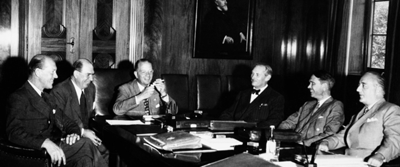 Im August 1946 unterzeichneten Prinz Axel von Dänemark, Thomas S. Falck, Per Kampmann, Marcus Wallenberg, Thomas Olsen und Carl Florman in Stockholm den Gründungsvertrag.