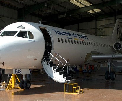 Fokker 28-4000 von Toumaï Air Tchad: Am Boden.
