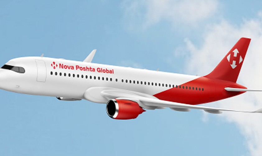 Flugzeug von Supernova Airlines: Unterwegs in den Farben von und für Nova Poshta.