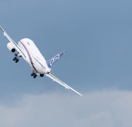 Superjet 100: Iranische Fluggesellschaften bekommen den Russenflieger vorerst nicht.