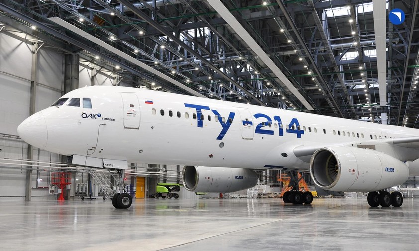 Tu-214 in einer Halle: S7 Airlines steht kurz vor der Bestellung von 100 Exemplaren.