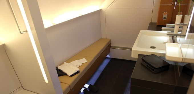 Blick in die First Class des Airbus A380 mit der Registrierung D-AIMB während der Taufe auf den Namen München im Juli 2010.