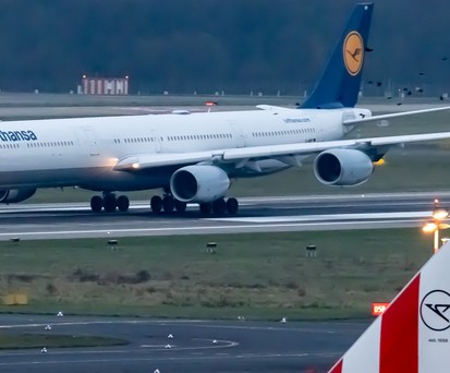 Flugzeuge von Lufthansa und Condor: Der Rechtsstreit dauert an.