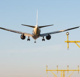 Landung am Flughafen Amsterdam-Schiphol: Einschränkungen im Juni.