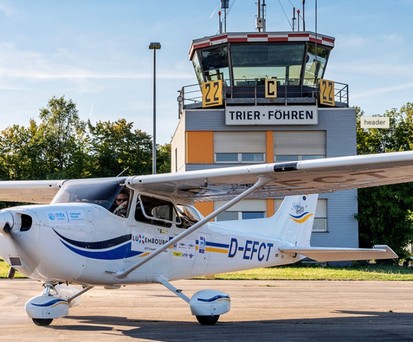 Eine Cessna 172 am Flugplatz Trier-Föhren: In Deutschland gelten neue Sprechfunkverfahren.