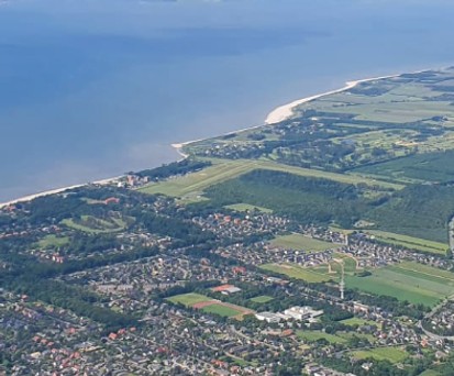 Luftaufnahme Flughafen Wyk: Der Flugplatz soll erhalten werden.