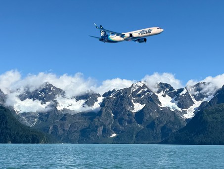 Boeing 737 Max 10 über Alaska (Montage): Alaska Airlines baut aus. 