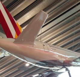 Modell eines Germanwings-Fliegers am Flughafen Köln: Am Ende ist nichts zu rütteln.