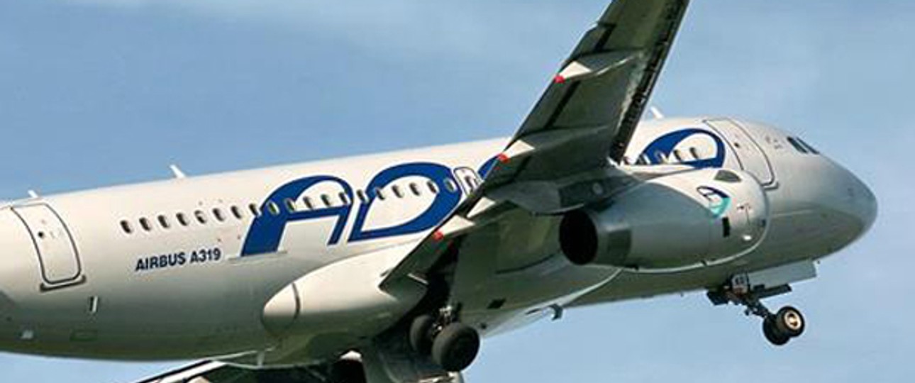 Flieger von Adria Airways: Bald Gespräche mit den Leidensgenossen.