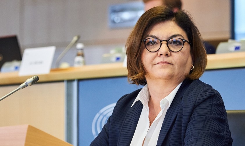 Adina Vălean: Zehn Prozent weniger Emissionen.