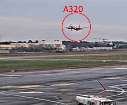 Aufnahme einer Sicherheitskamera: Der A320 wollte auf der Piste landen, auf der die Robin DR 400 stand: