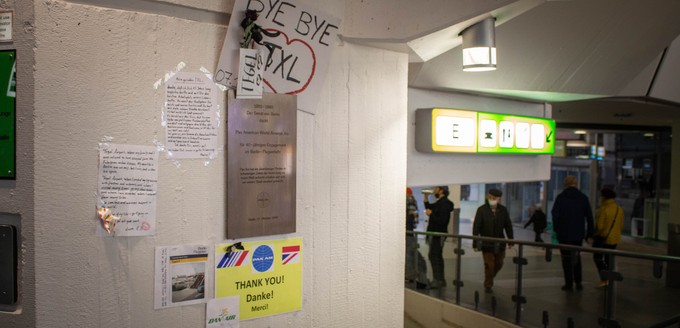 Ehemalige Flughafenmitarbeiter längst vergangener Airlines, die Tegel einst anflog, hinterließen ebenfalls Abschiedsgrüße.