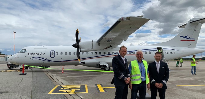 Das Flugzeug ist da: Lübeck Airs ATR 72-500.