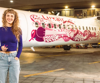 Künstlerin Lisa Junius schuf die neueste Sonderlackierung für Luxair.