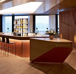 Kern der neuen Swiss First Lounge ist die Kaffeebar.