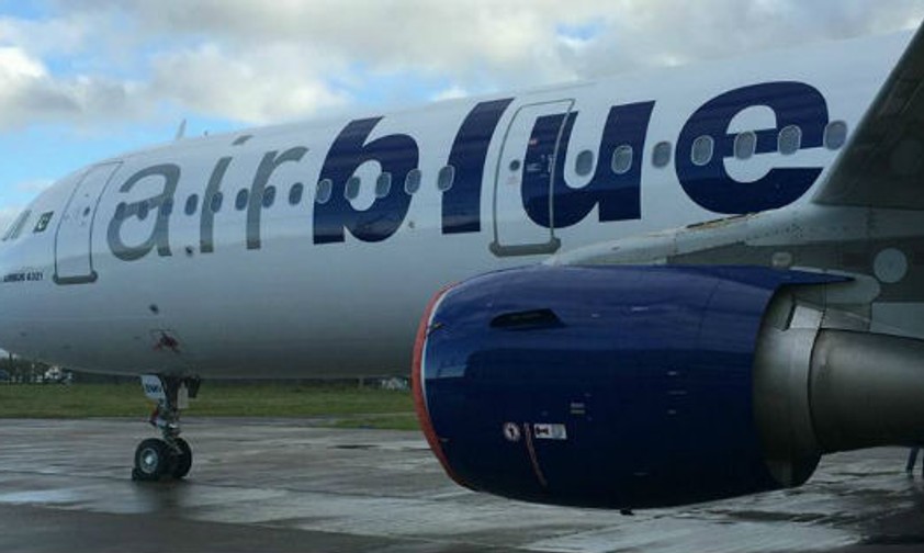 Airbus von Airblue: Private pakistanische Anbieter profitieren von den Streiks bei der Nationalairline.