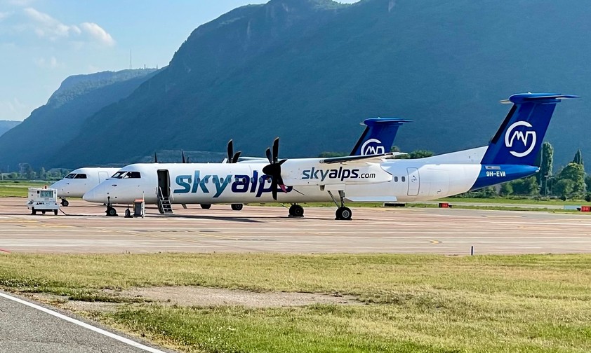 De Havilland Canada Dash 8-400 von Sky Alps in Bozen: Bald auch in Bratislava zu sehen.