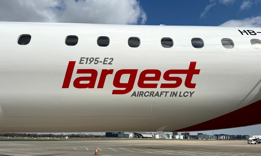 E195-E2 von Helvetic: Bislang das größte Flugzeug in London City.