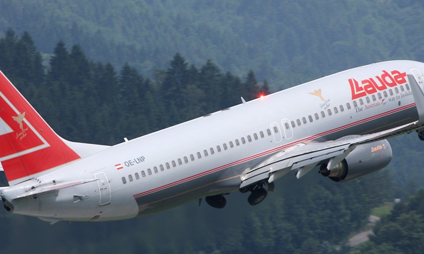 Als OE-LNP flog die Boeing 737-800 einst für Lauda - hier zu sehen 2008.