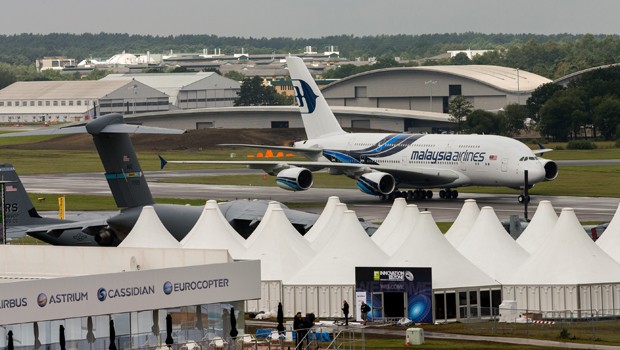 In Farnborough wird es allgemein aber weniger Order geben als früher. Und e wird auch wenig Überraschendes zu sehen geben. Airbus schickt den A380 hin...