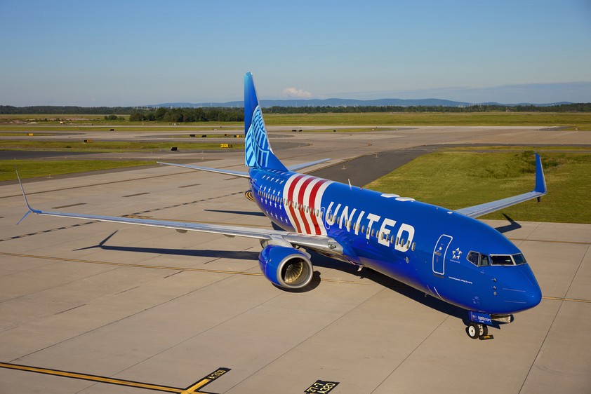 Boeing 737 von United Airlines mit Sonderlackierung: Feier zu 250 Jahre USA.