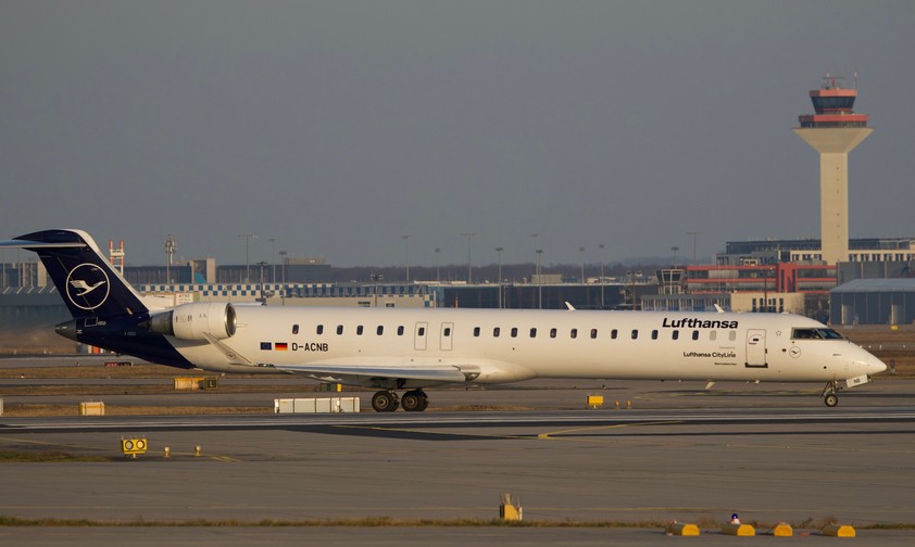 Bombardier CRJ 900 von Lufthansa Cityline: Fliegt nicht mehr und sorgt für eine Lücke.