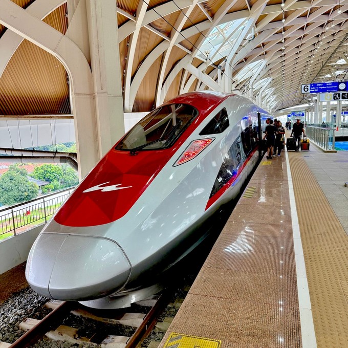 Java Jakarta Whoosh Bullettrain