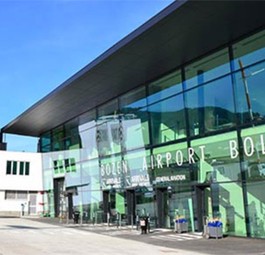 Sieht gut aus - war auch teuer: der Flughafen Bozen in Südtirol.