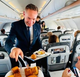 Jens Ritter: Machte das Internet an - und servierte auch auf dem ersten Starlink-Flug.