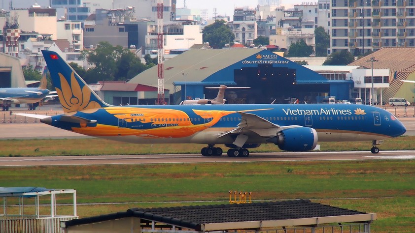 Die VN-A868 von Vietnam Airlines: Die Boeing 787 trägt eine Sonderlackierung.