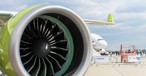 Pratt &amp; Whitney PW1500G an einem Airbus A220: Viele Airlines weltweit müssen ihre Flugzeuge wegen Triebwerksproblemen am Boden lassen.