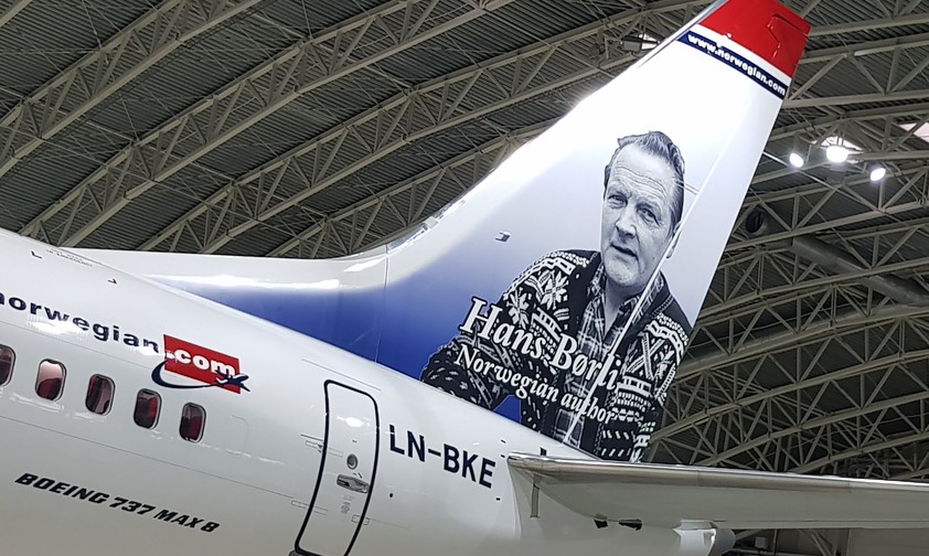 Boeing 737 Max 8 von Norwegian mit dem Kennzeichen LN-BKE: Nicht im heimischen Hangar, sondern in Shiraz.
