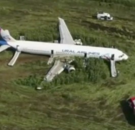 A321 von Ural Airlines landet in Maisfeld