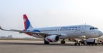 Ein A320 von Nepal Airlines: Zwei Fluglotsen nach einem Beinahe-Unfall gefeuert.