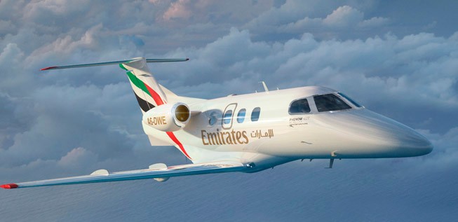Embraer konnte zumindest 5 kleine Phenom 100E an die Emirates Flight Training Academy verkaufen. Daneben sicherte sich die Golfairline eine Option auf 5 weitere Exemplare des Businessjets.