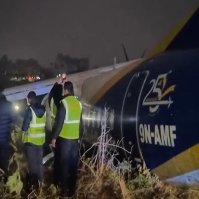 Die verunglückte ATR 72 von Buddha Air: Überschoss die Landebahn in Bhadrapur.