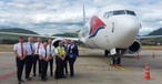 Crew des Fluges in Laos: Ein besonderes Erlebnis.