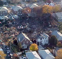 Häuserzeile in Rockaway Beach: Der Absturzort bot ein Bild des Grauens.